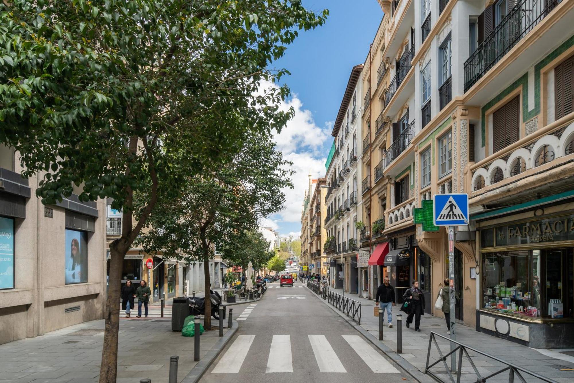 Apartamento En Chueca Para 4 Personas Alquiler Temporal Madrid Exterior foto
